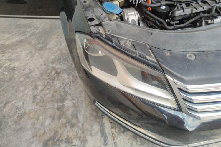 Used Volkswagen Magotan 2012 Revised Version 1.8TSI Leading Edition Right Front Headlight