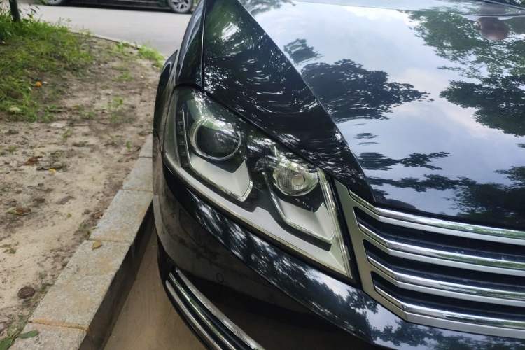 Used Volkswagen Magotan 2012 Revised 1.8TSI Luxury Version Right Front Headlight
