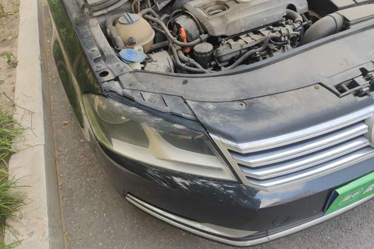 Used Volkswagen Magotan 2012 Revised Version 1.8TSI Leading Edition Right Front Headlight