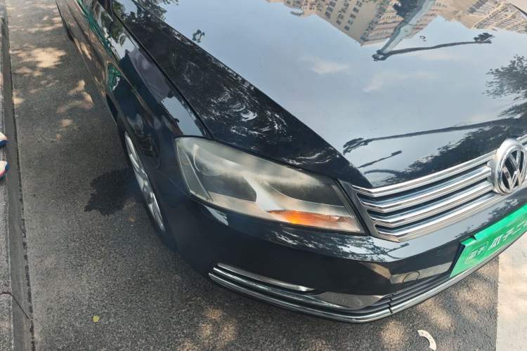 Used Volkswagen Magotan 2012 Revised Version 1.8TSI Leading Edition Right Front Headlight