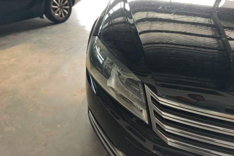 Used Volkswagen Magotan 2012 Revised Version 1.8TSI Leading Edition Right Front Headlight