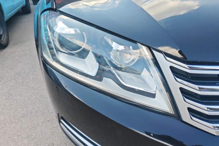 Used Volkswagen Magotan 2012 1.8TSI Luxury Model Right Front Headlight