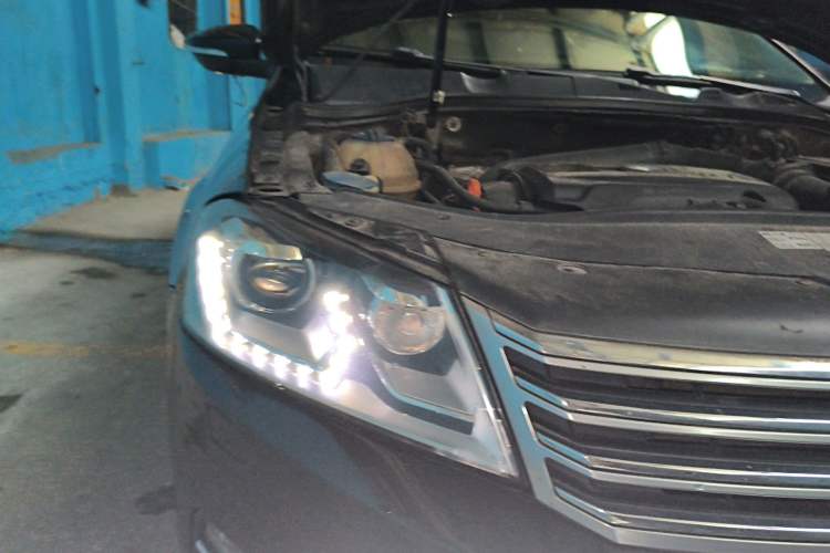 Used Volkswagen Magotan 2012 2.0 TSI Prestige Edition Right Front Headlight