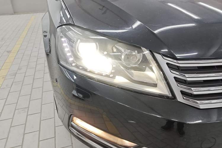 Used Volkswagen Magotan 2012 Revised Version 2.0 TSI Supreme Edition Right Front Headlight
