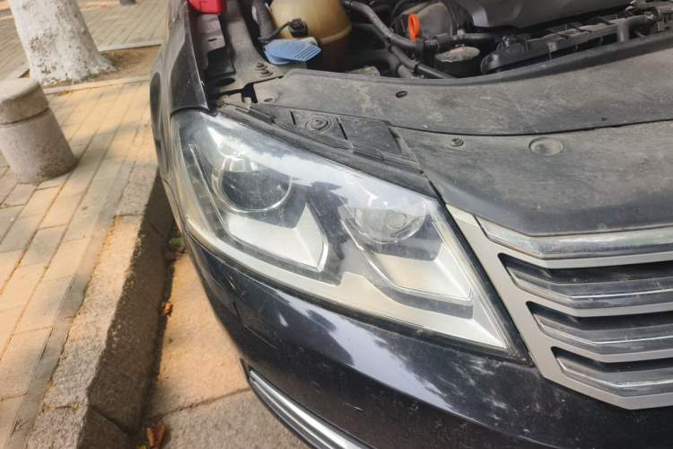 Used Volkswagen Magotan 2012 Revised 1.8TSI Luxury Version Right Front Headlight