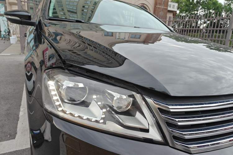 Used Volkswagen Magotan 2012 1.8TSI Luxury Model Right Front Headlight