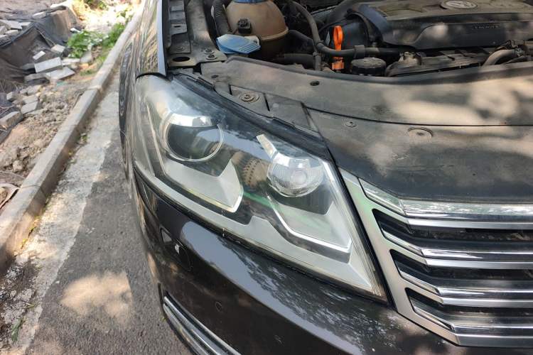 Used Volkswagen Magotan 2012 1.8TSI Luxury Model Right Front Headlight