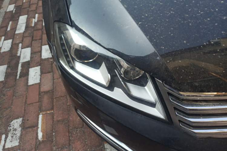 Used Volkswagen Magotan 2012 Revised Version 2.0 TSI Luxury Edition Right Front Headlight