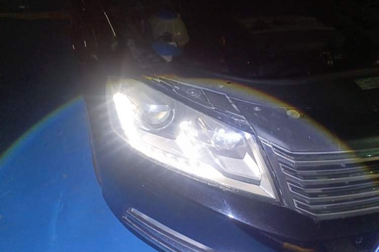 Used Volkswagen Magotan 2012 Revised 1.8TSI Luxury Version Right Front Headlight