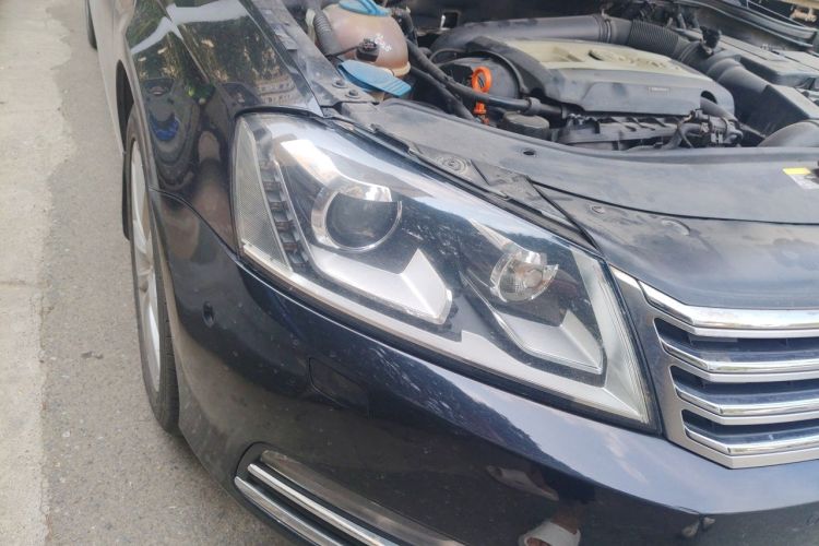 Used Volkswagen Magotan 2012 Facelift 2.0 TSI Prestige Model Right Front Headlight
