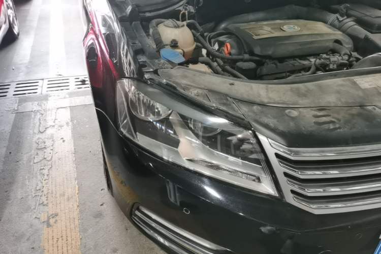 Used Volkswagen Magotan 2012 Revised Version 1.8TSI Leading Edition Right Front Headlight