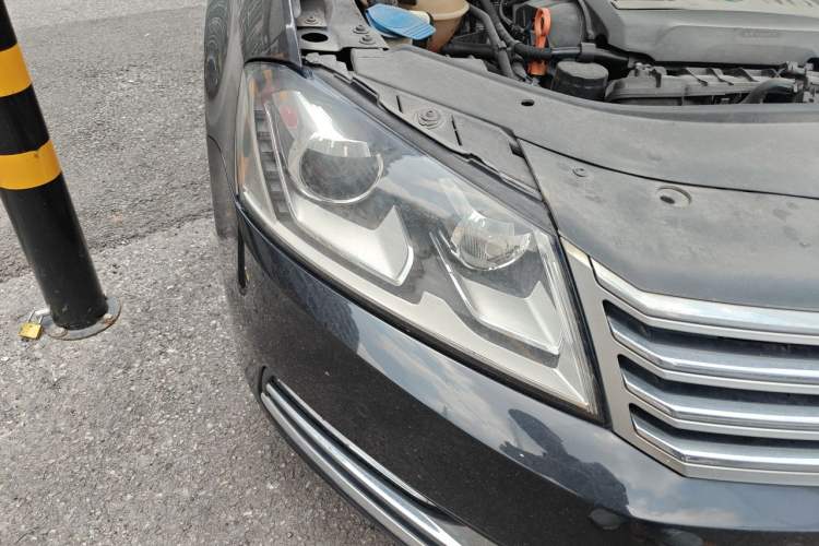 Used Volkswagen Magotan 2012 Revised Version 1.8TSI Leading Edition Right Front Headlight