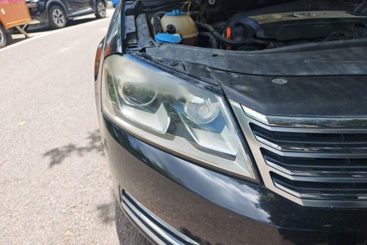 Used Volkswagen Magotan 2012 Revised Version 1.8TSI Leading Edition Right Front Headlight