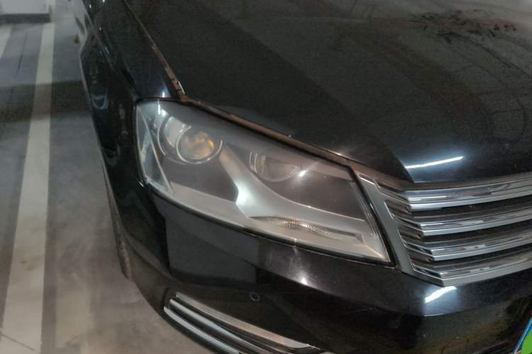 Used Volkswagen Magotan 2012 Revised Version 1.8TSI Leading Edition Right Front Headlight