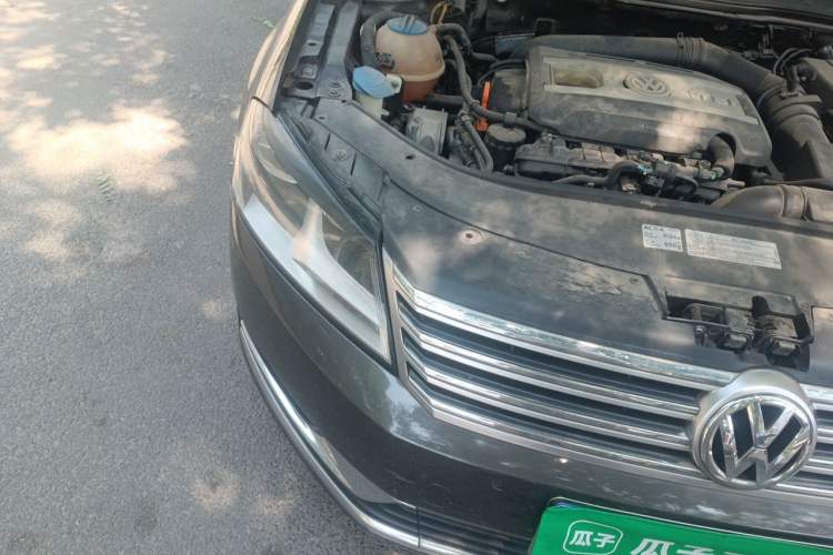 Used Volkswagen Magotan 2012 Revised Version 1.8TSI Leading Edition Right Front Headlight