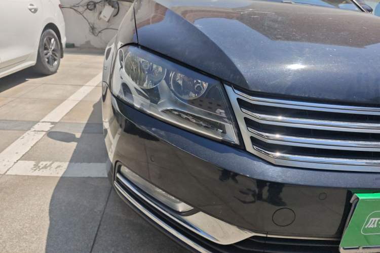 Used Volkswagen Magotan 2012 Revised Version 1.8TSI Leading Edition Right Front Headlight