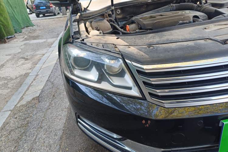 Used Volkswagen Magotan 2012 Facelift 2.0 TSI Prestige Model Right Front Headlight