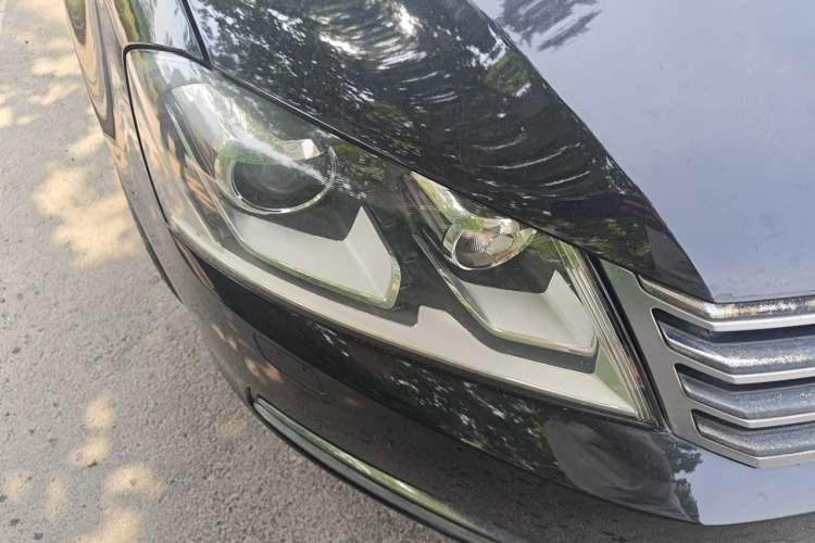 Used Volkswagen Magotan 2012 Facelift 2.0 TSI Prestige Model Right Front Headlight