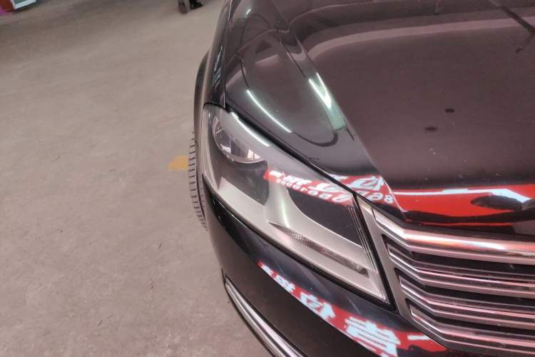 Used Volkswagen Magotan 2012 Revised Version 1.8TSI Leading Edition Right Front Headlight