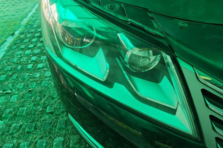 Used Volkswagen Magotan 2012 1.8TSI Luxury Model Right Front Headlight