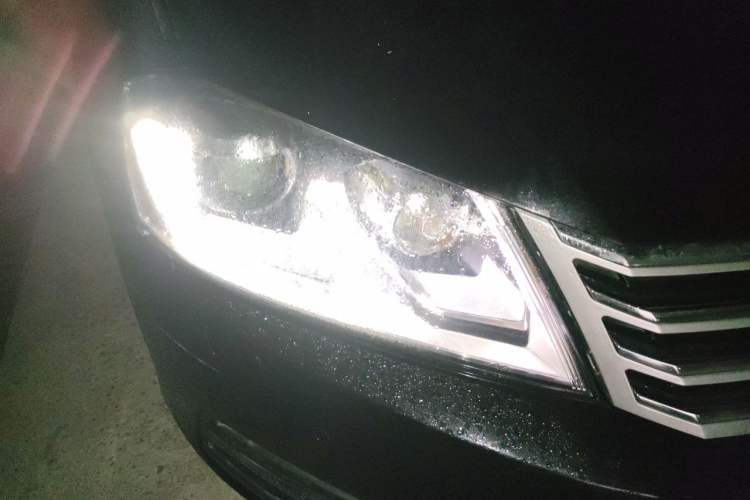 Used Volkswagen Magotan 2012 1.8TSI Luxury Model Right Front Headlight