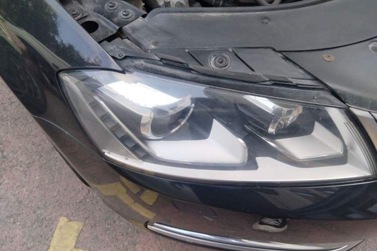 Used Volkswagen Magotan 2012 Revised Version 2.0 TSI Luxury Edition Right Front Headlight
