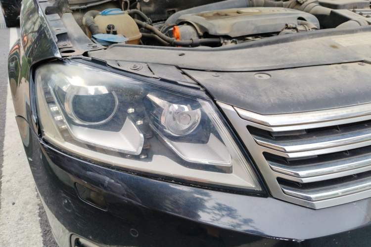 Used Volkswagen Magotan 2012 1.8TSI Luxury Model Right Front Headlight