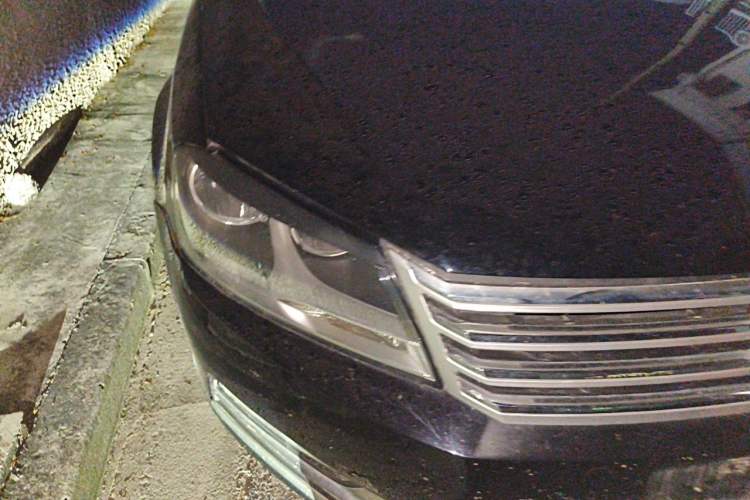 Used Volkswagen Magotan 2012 Revised Version 1.8TSI Leading Edition Right Front Headlight