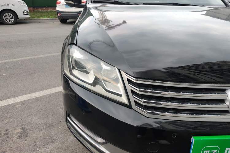 Used Volkswagen Magotan 2012 1.8TSI Luxury Model Right Front Headlight