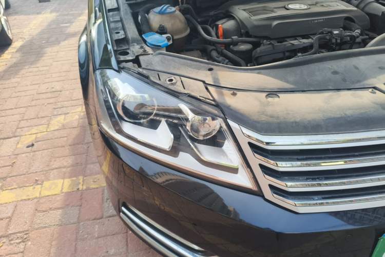 Used Volkswagen Magotan 2012 2.0 TSI Prestige Edition Right Front Headlight