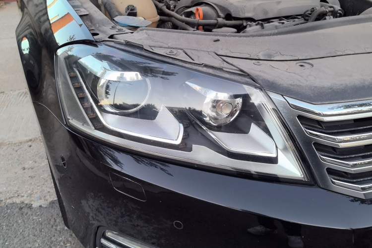 Used Volkswagen Magotan 2012 Revised Version 2.0 TSI Supreme Edition Right Front Headlight