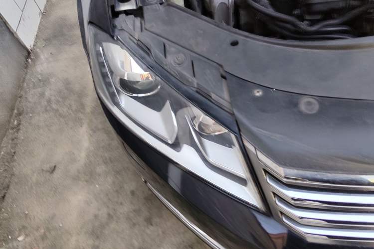 Used Volkswagen Magotan 2012 Revised Version 2.0 TSI Supreme Edition Right Front Headlight