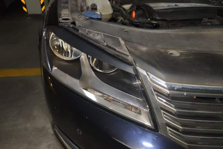 Used Volkswagen Magotan 2012 Revised Version 1.8TSI Leading Edition Right Front Headlight