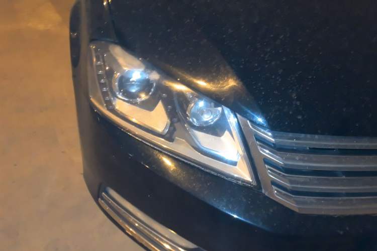 Used Volkswagen Magotan 2012 Revised 1.8TSI Luxury Version Right Front Headlight