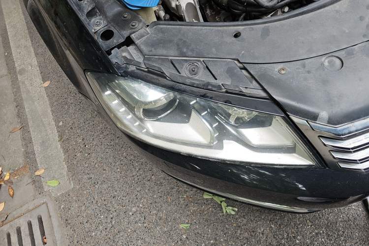 Used Volkswagen Magotan 2012 Revised Version 2.0 TSI Luxury Edition Right Front Headlight