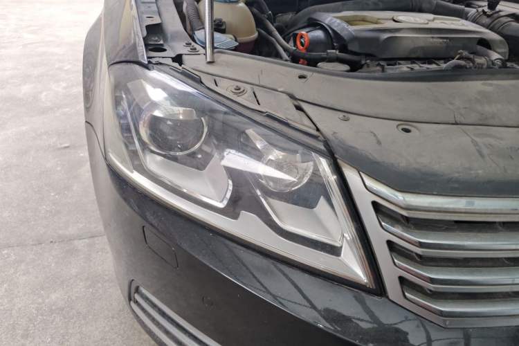 Used Volkswagen Magotan 2012 Revised 1.8TSI Luxury Version Right Front Headlight