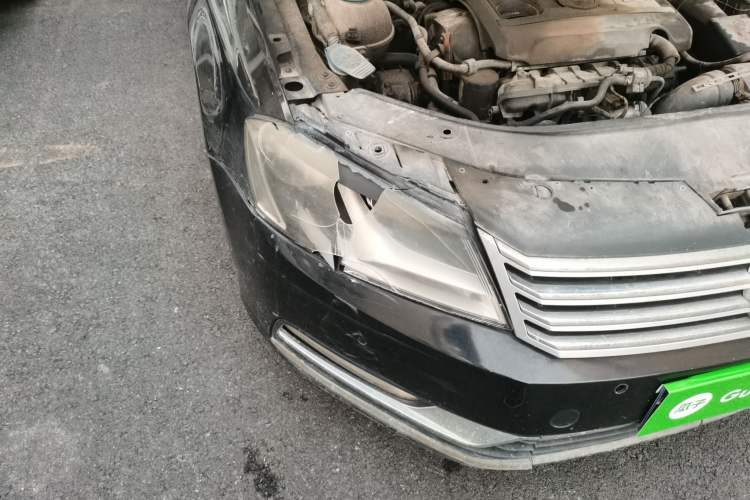 Used Volkswagen Magotan 2012 Revised Version 1.8TSI Leading Edition Right Front Headlight