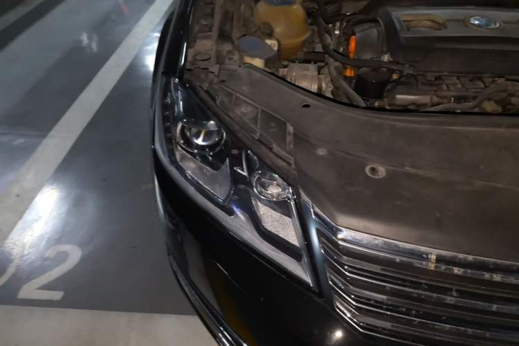 Used Volkswagen Magotan 2012 Revised Version 2.0 TSI Supreme Edition Right Front Headlight