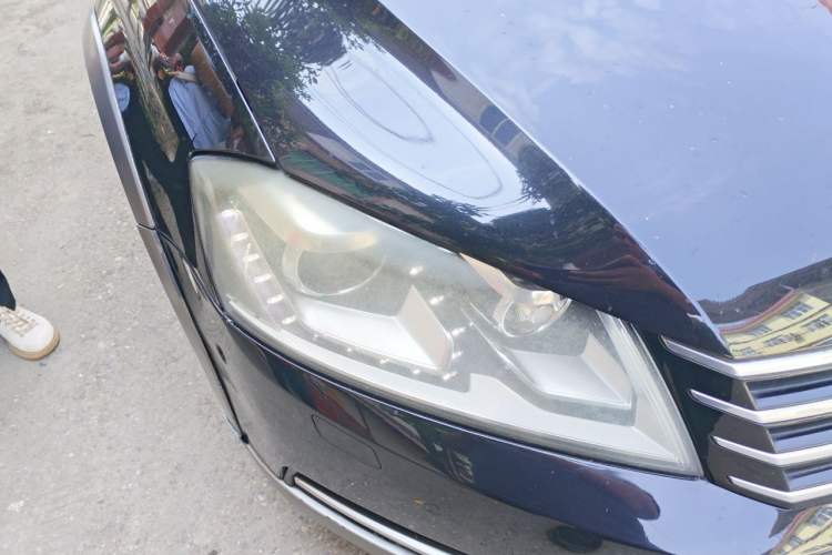 Used Volkswagen Magotan 2012 Travel Edition 2.0 TSI Four-Wheel Drive Luxury Version Right Front Headlight