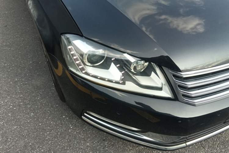 Used Volkswagen Magotan 2012 Facelift 2.0 TSI Prestige Model Right Front Headlight