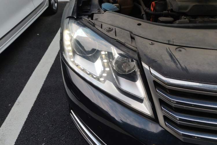 Used Volkswagen Magotan 2012 Facelift 1.8TSI Prestige Model Right Front Headlight