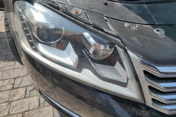 Used Volkswagen Magotan 2012 2.0 TSI Prestige Edition Right Front Headlight