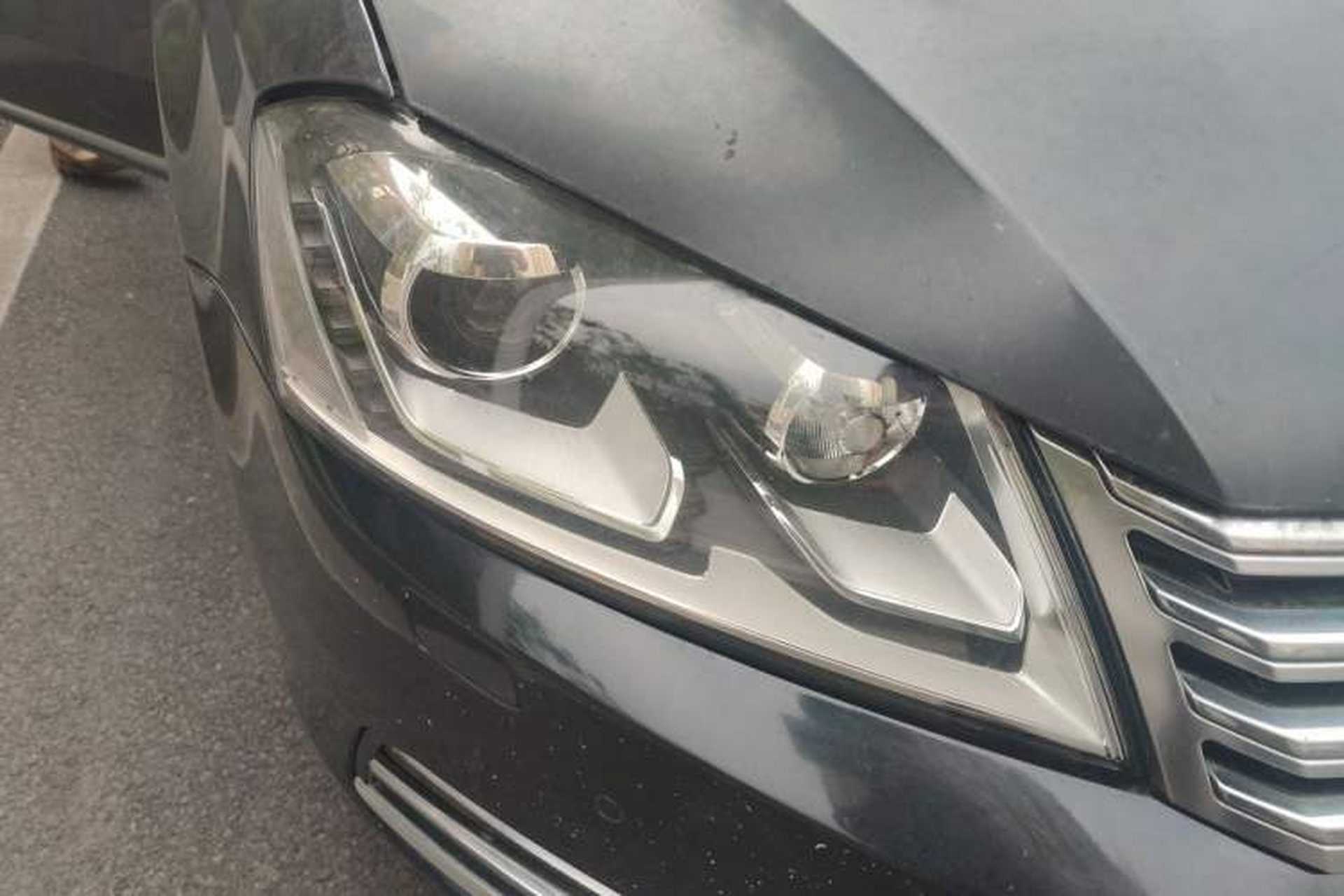 Used Volkswagen Magotan 2012 Revised Version 2.0 TSI Luxury Edition Right Front Headlight