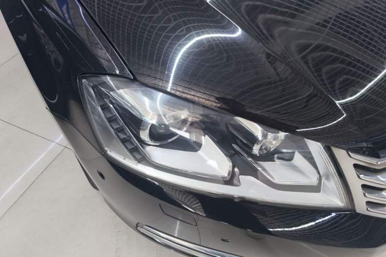 Used Volkswagen Magotan 2012 2.0 TSI Prestige Edition Right Front Headlight