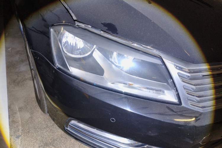 Used Volkswagen Magotan 2012 Revised Version 1.8TSI Leading Edition Right Front Headlight