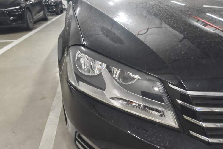 Used Volkswagen Magotan 2012 Travel Edition 2.0 TSI Comfort Version Right Front Headlight