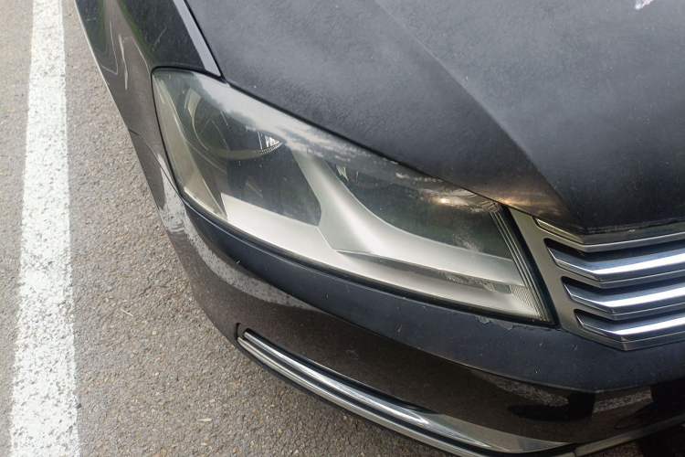 Used Volkswagen Magotan 2012 Revised Version 1.8TSI Leading Edition Right Front Headlight