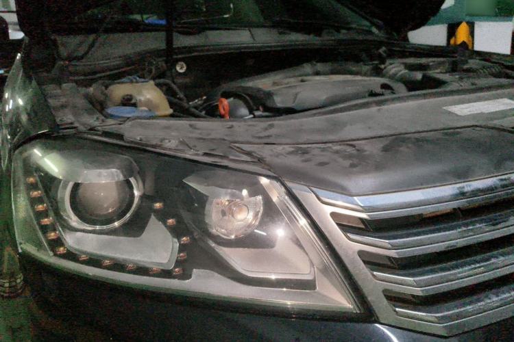 Used Volkswagen Magotan 2012 Revised 1.8TSI Luxury Version Right Front Headlight