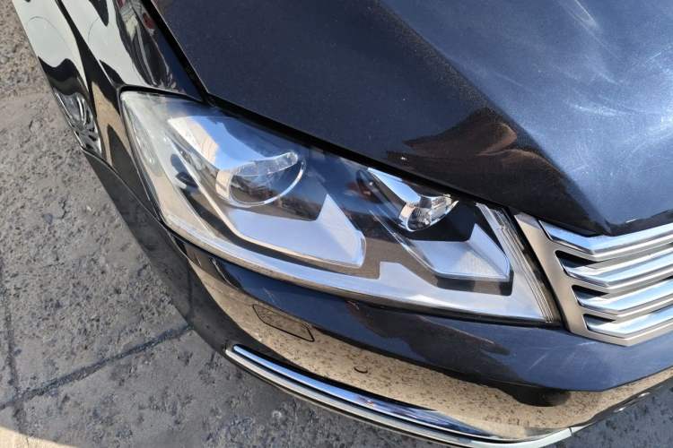 Used Volkswagen Magotan 2012 Revised 1.8TSI Luxury Version Right Front Headlight