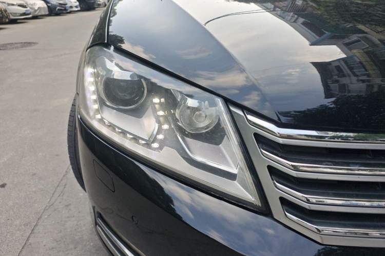 Used Volkswagen Magotan 2012 1.8TSI Luxury Model Right Front Headlight